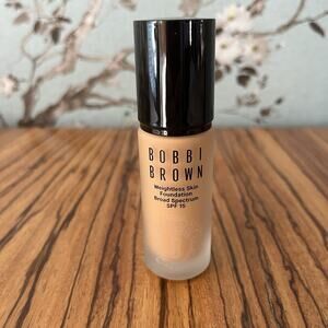 Bobbi Brown Weightless Skin Foundation SPF 15 W-066 Warm Honey
